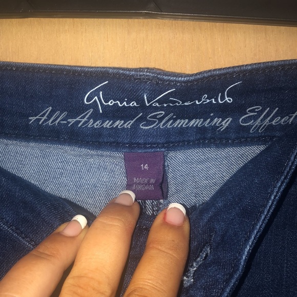 Gloria Vanderbilt capri jeans - Picture 2 of 3